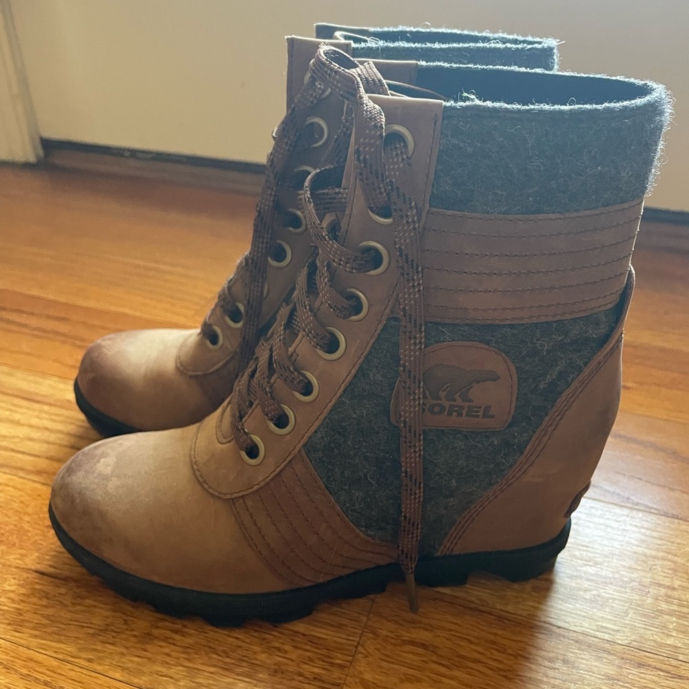 Sorel boots - Picture 3 of 3